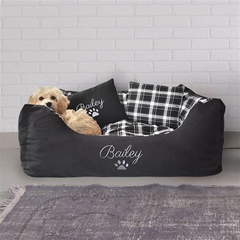 customized dog beds with name.